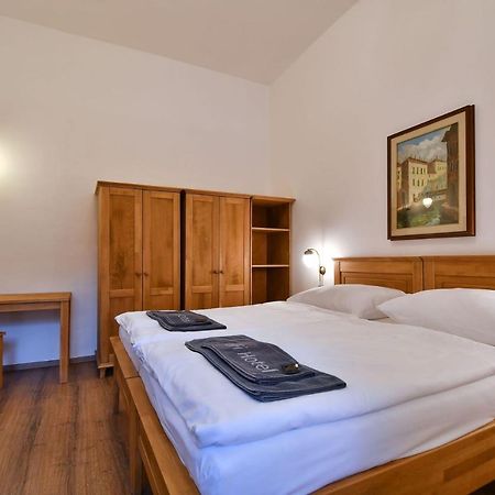 Zamek Racice Hotel Exterior photo