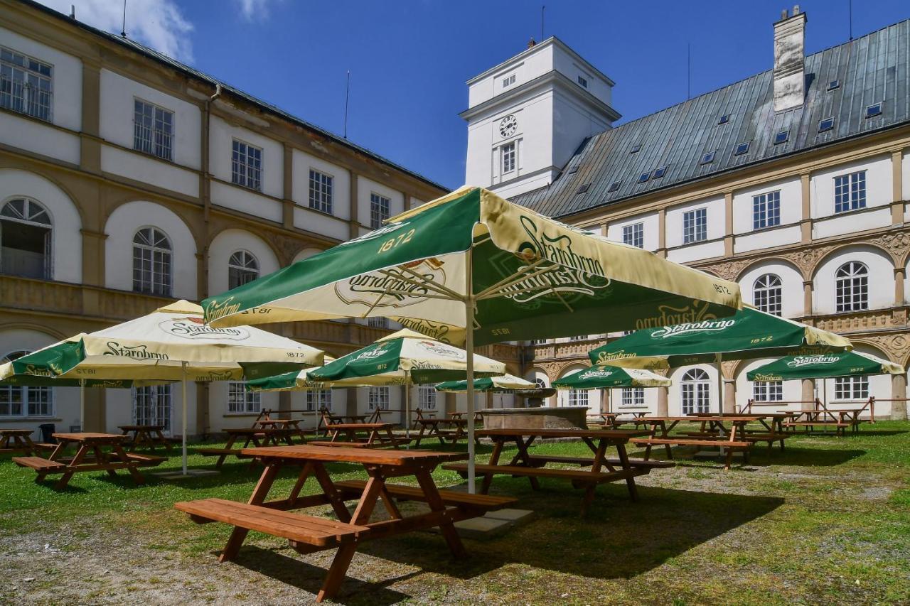 Zamek Racice Hotel Exterior photo