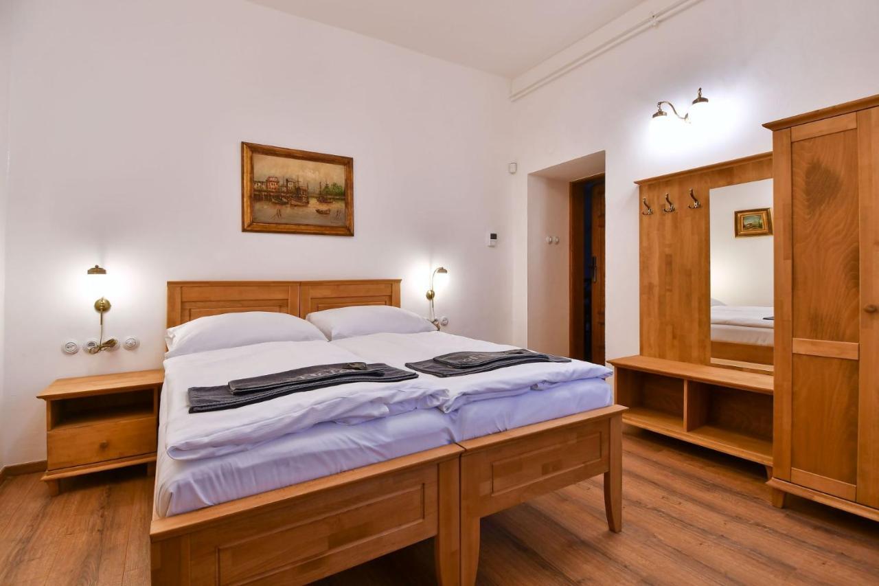 Zamek Racice Hotel Exterior photo