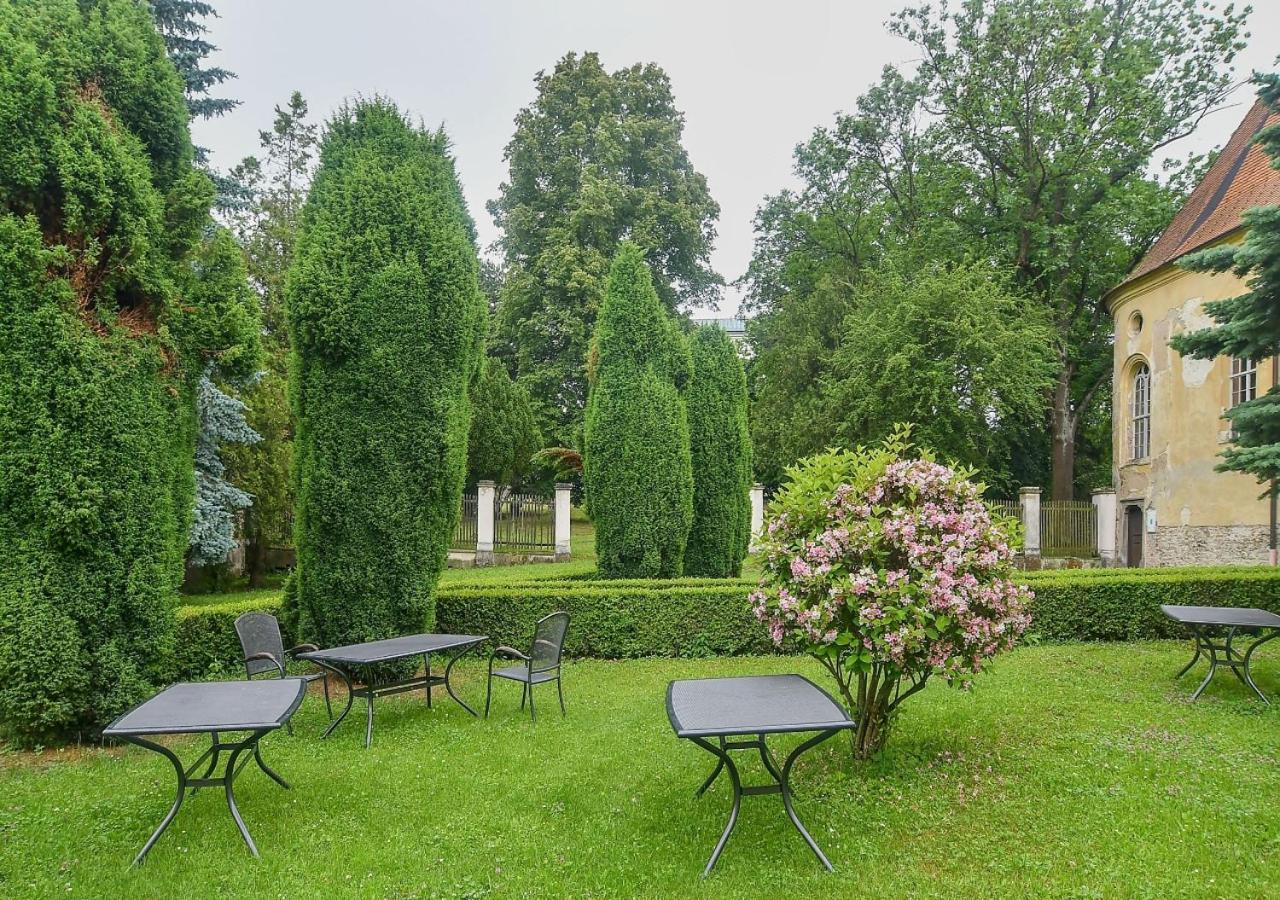 Zamek Racice Hotel Exterior photo