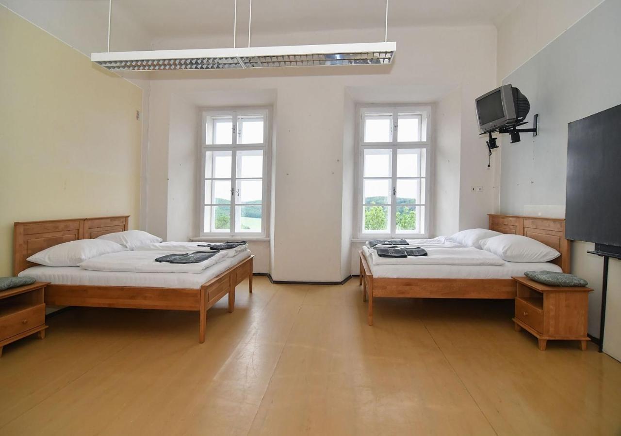 Zamek Racice Hotel Exterior photo